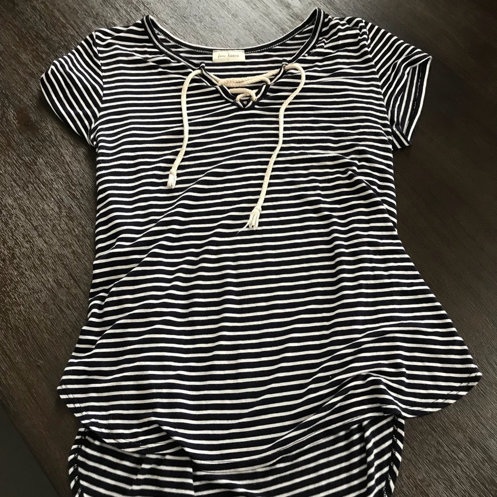 SUPER CUTE NAVY/WHITE STRIPED TOP